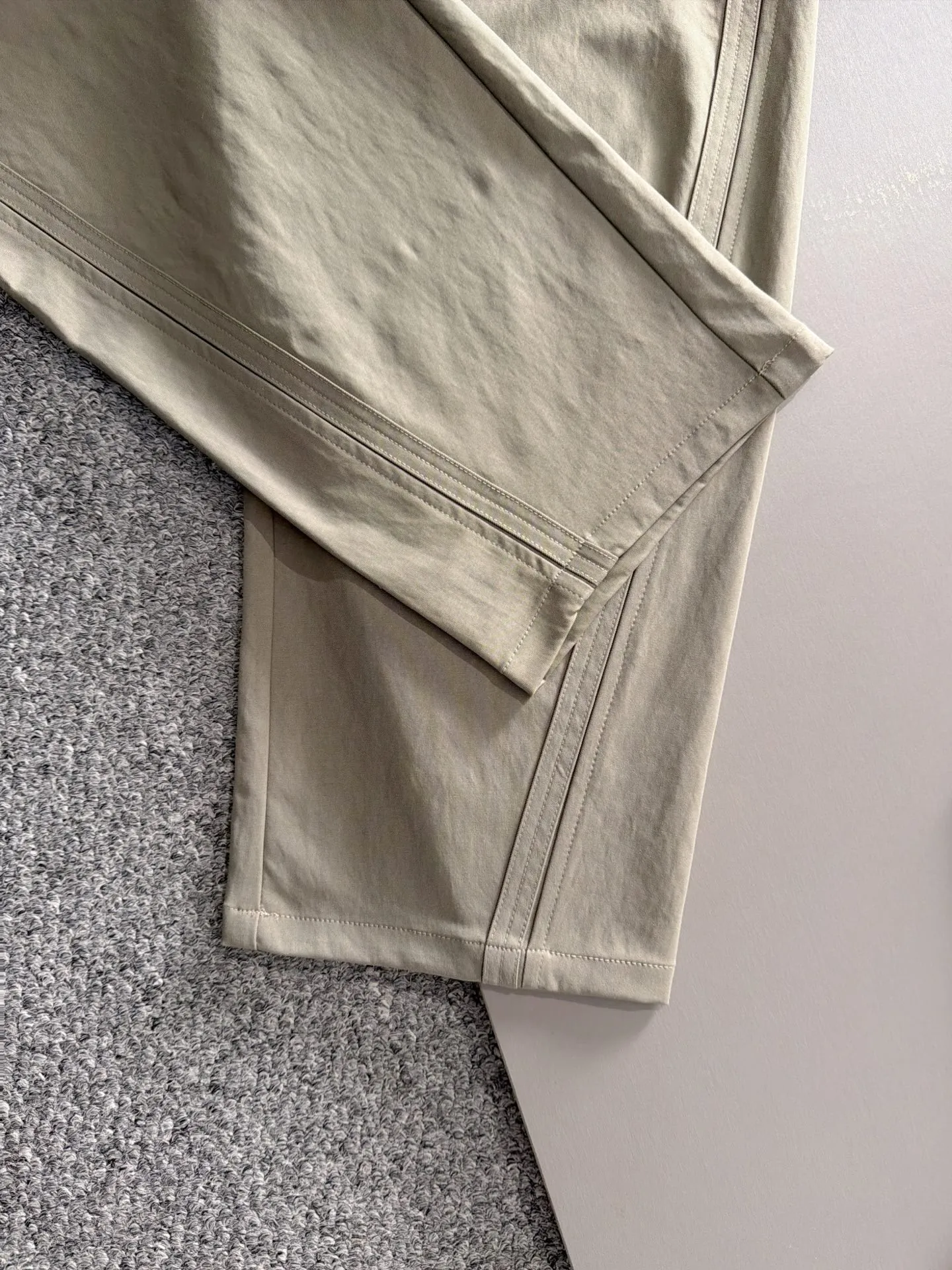 LP 2036 Spring/Summer New Arrival elastic band casual trousers, counter-customized fabric Breathable, high comfort, impeccable details, brand element design concept, reflecting high quality. It feels delicate and soft! It presents a casual cut and the upper body shape is great! Sizes:M-4XL